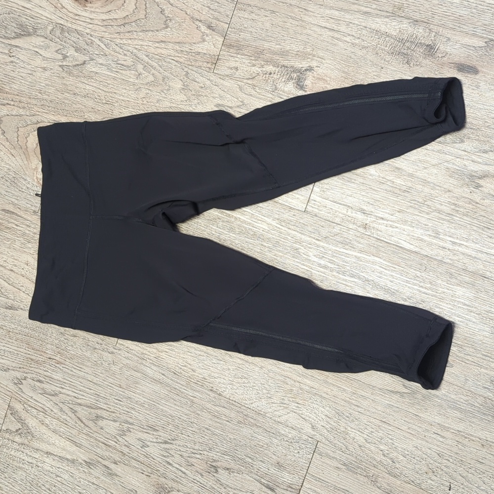 Size 4 all black Lululemon crops